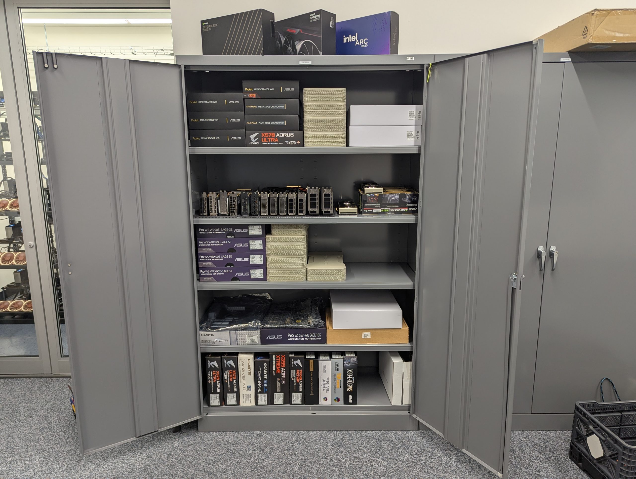 Labs Storage cabinet