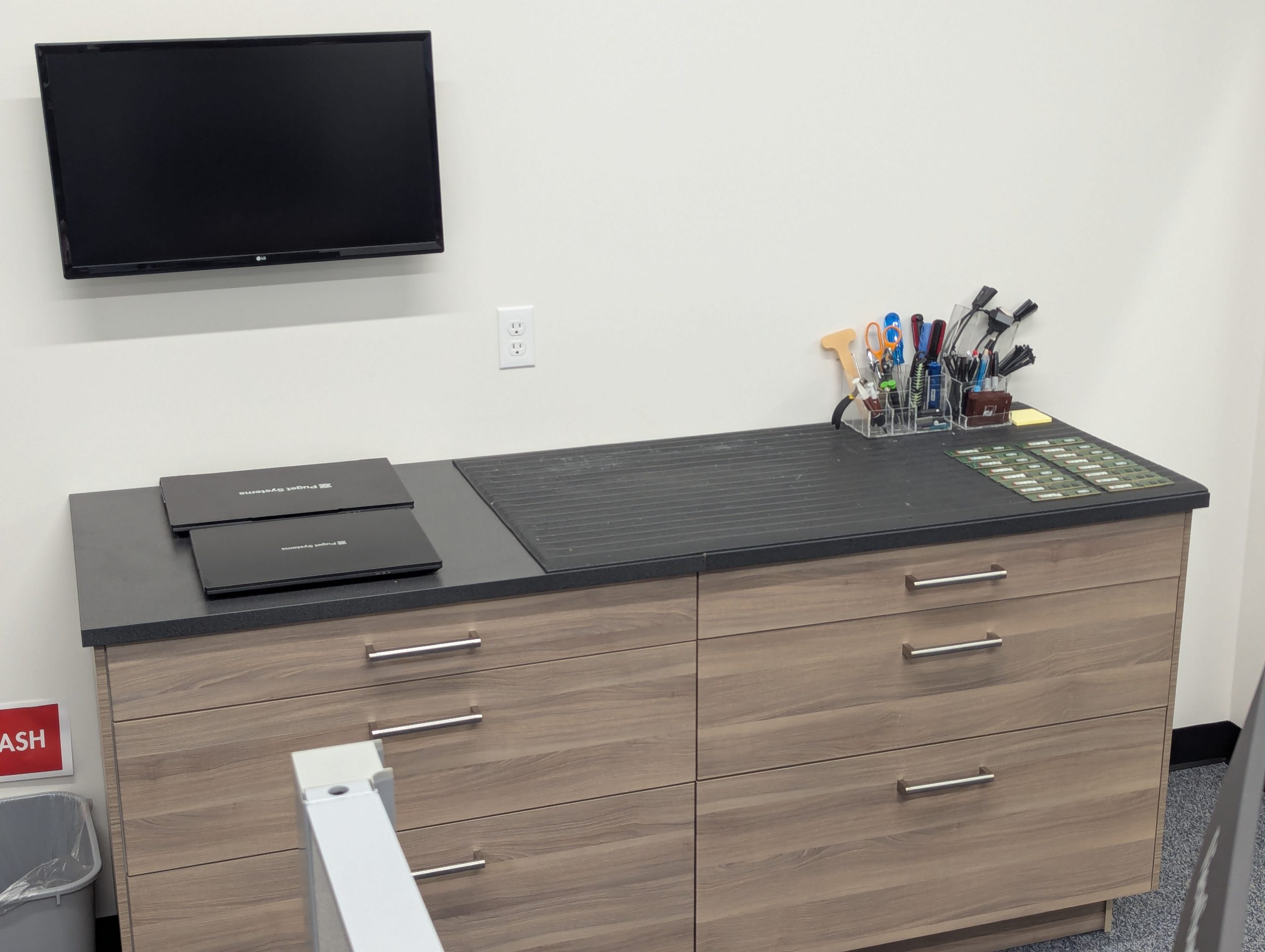 Labs storage counter